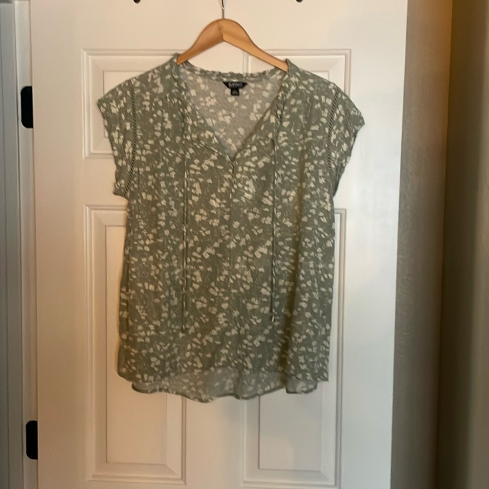 Buffalo Women’s Green & White Short Sleeve Shirt Size M